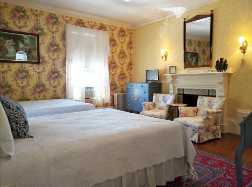 Posada Coach House Inn