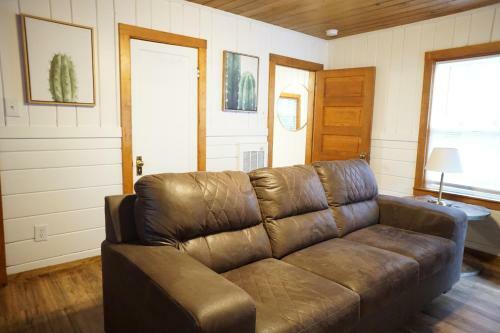 Shaver Lake Village Hotel