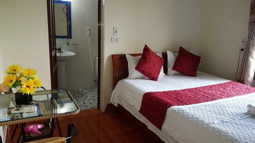 Tam Coc Mountain Lake Homestay