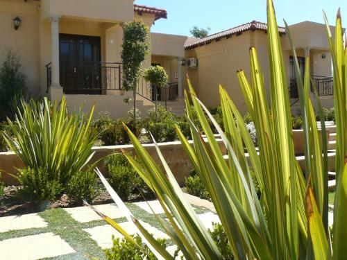 Hostal Moon And Sixpence Garden Guest House