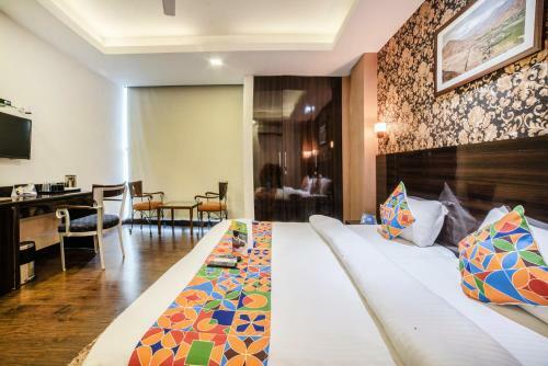 Fabhotel Galaxy Patel Nagar