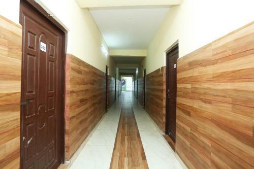 Oyo 18817 Hotel Skyzone Madhuvan