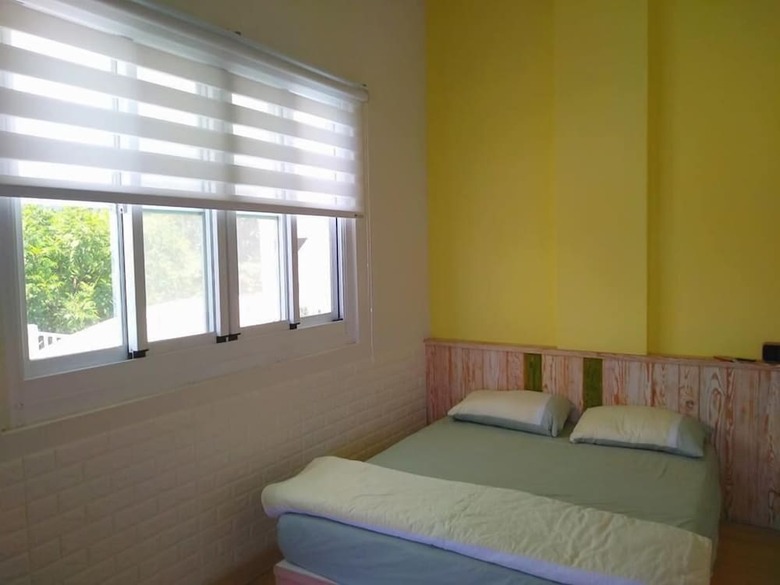 Hotel Back To Real Hostel