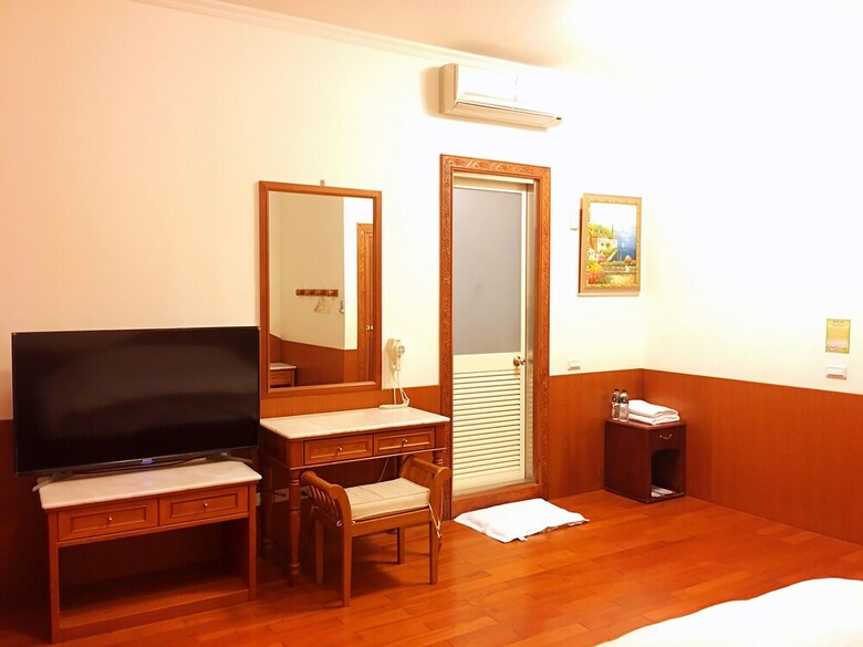 Whales Mountain & Seaview Resort