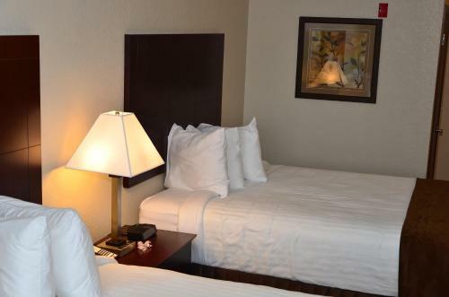 Hotel Cobblestone Inn & Suites - Clarion