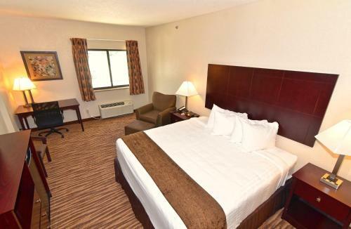 Hotel Cobblestone Inn & Suites - Clarion