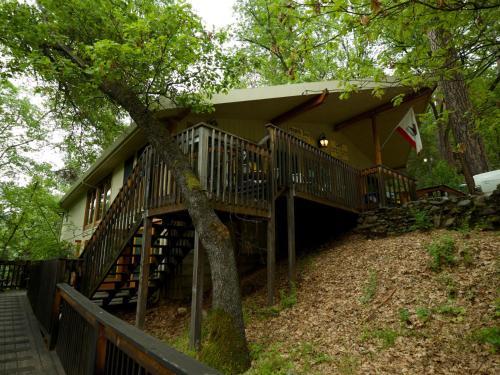 Lodge Yosemite Bug Rustic Mountain Resort