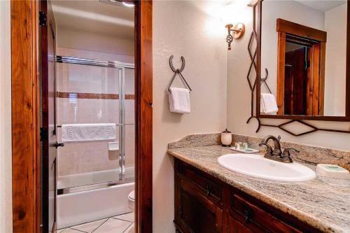 1106 Trappeur's Lodge, Trappeur's Crossing