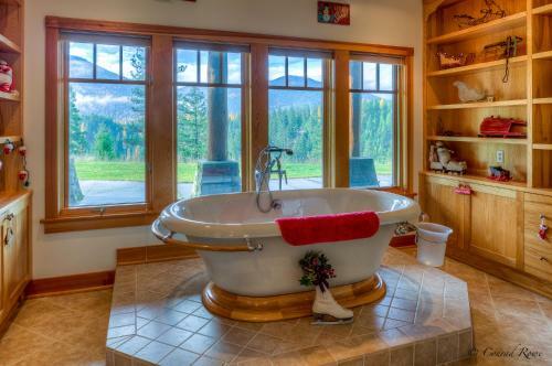 The Lodge At Trout Creek Bed And Breakfast