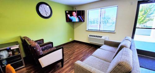 Motel Travel Inn And Suites