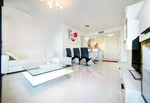 Punta Prima Apartment Sleeps 4 Pool Air Con Wifi