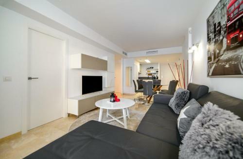 Punta Prima Apartment Sleeps 4 Pool Air Con Wifi