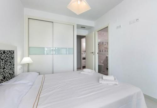 Punta Prima Apartment Sleeps 4 Pool Air Con Wifi