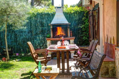 Fornells de La Selva Villa Sleeps 4 Pool Wifi
