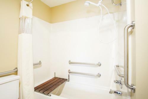 Hotel Days Inn By Wyndham Evansdale Waterloo