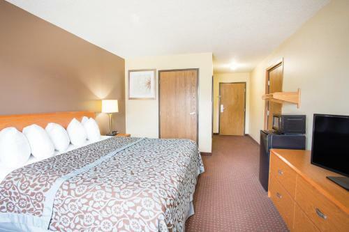 Hotel Days Inn By Wyndham Evansdale Waterloo