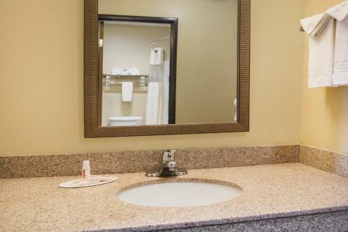 Hotel Days Inn By Wyndham Evansdale Waterloo