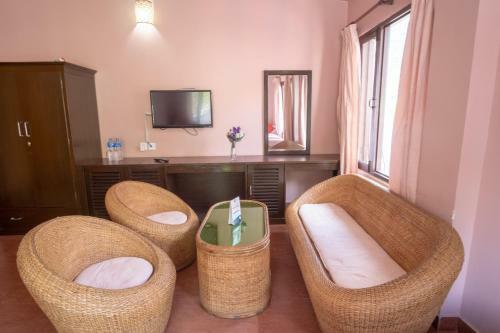 Hotel Oyo 11455 August Lake Resort