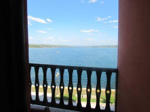 Albergue Hotel Mirador Del Lago