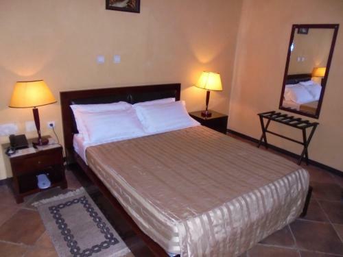 The Lions Den Hotel