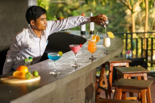 Hotel Reveal Courtyard In Reveal Angkor