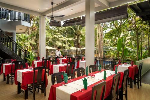 Hotel Reveal Courtyard In Reveal Angkor
