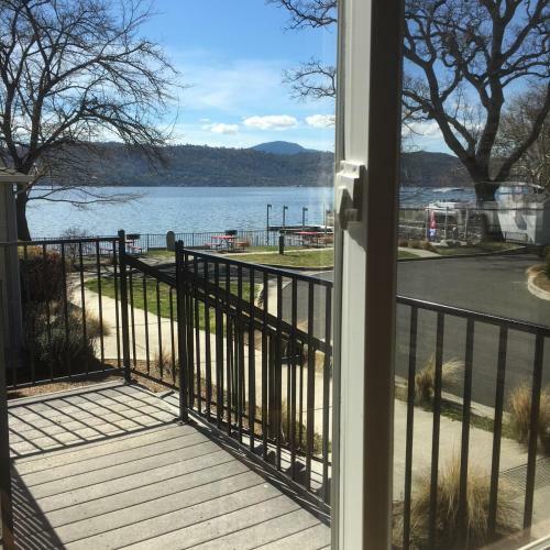Hotel Clear Lake Cottages & Marina