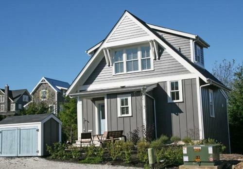 Vintage Beach Three-bedroom Home