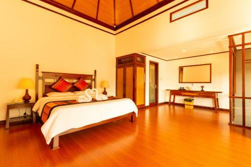 Le Grand Cruise Package