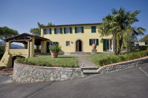 Arsina Villa Sleeps 12 Air Con Wifi
