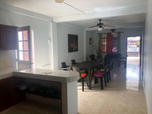 Hostal Alojamiento de Playa Rocky Cay Bay