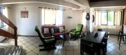 Hostal Posada Almond Bay