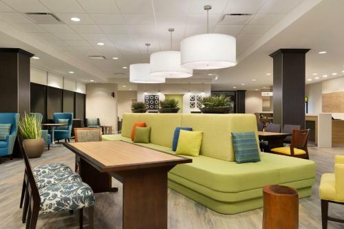 Hotel Home2 Suites By Hilton Milton Ontario