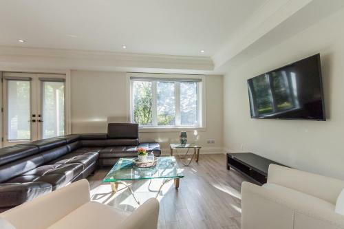 Luxurious 5 Bedroom Home
