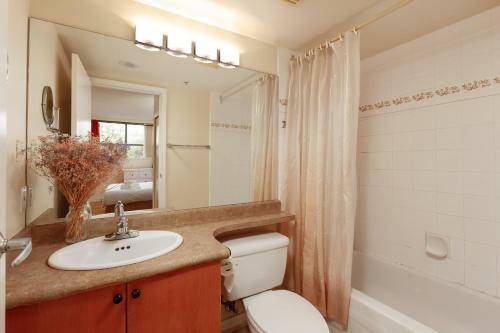 Cozy Apartment Near Minoru Park