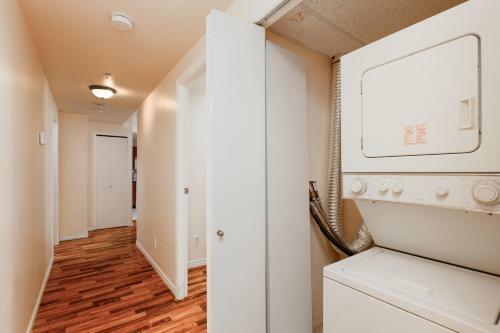 Cozy Apartment Near Minoru Park