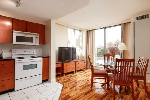 Cozy Apartment Near Minoru Park