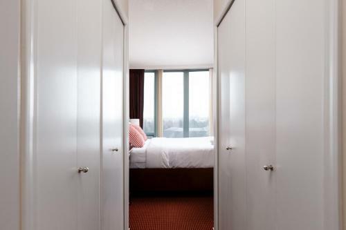 Cozy Apartment Near Minoru Park