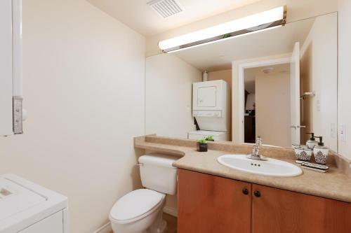 Cozy Apartment Near Minoru Park