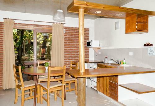 Caba�as Y Apart Utopia