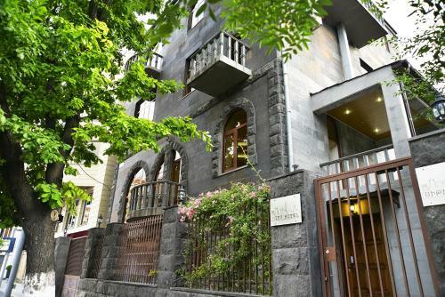 City Hotel By Picnic