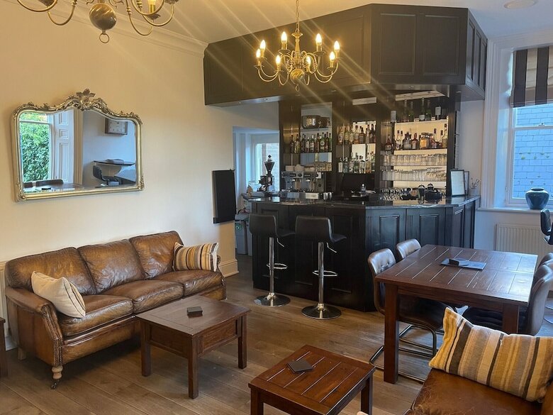 Ebury Hotel