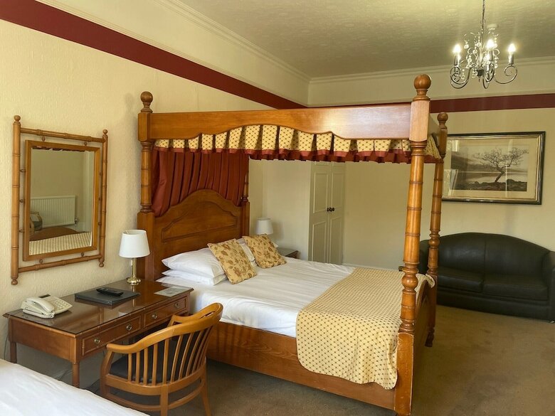 Ebury Hotel