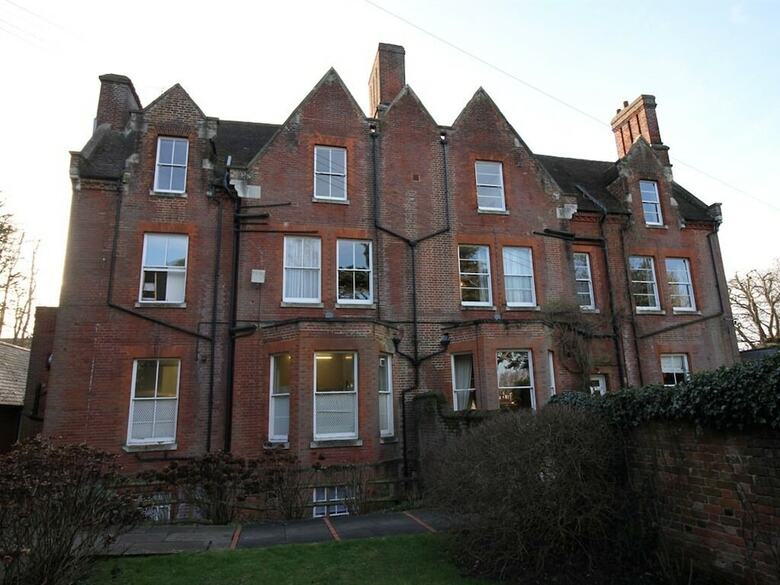 Ebury Hotel