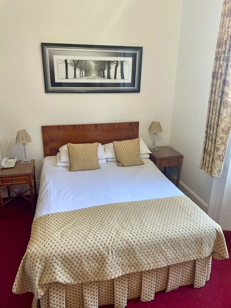 Ebury Hotel