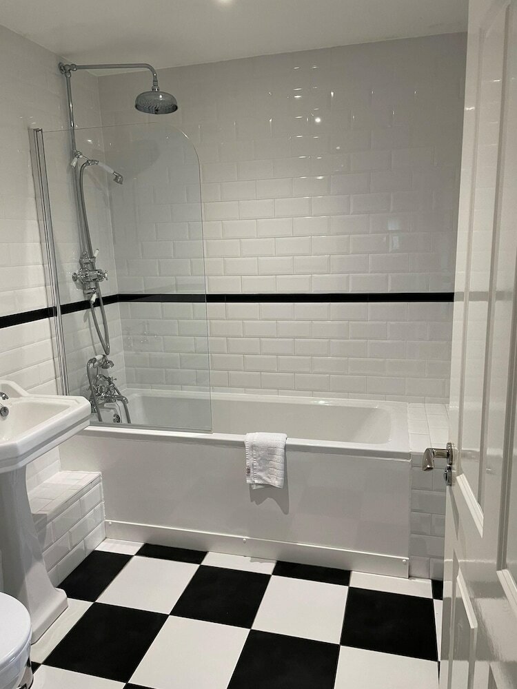 Ebury Hotel