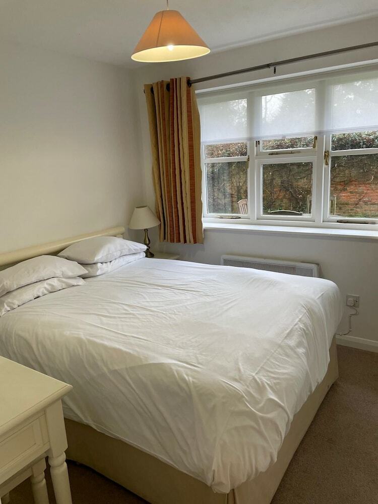 Ebury Hotel