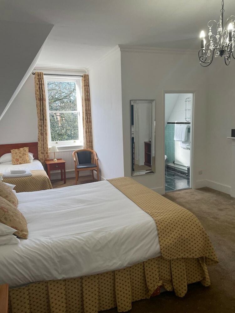 Ebury Hotel