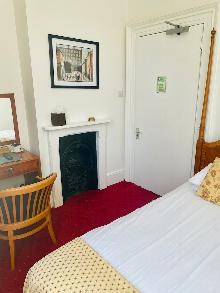 Ebury Hotel
