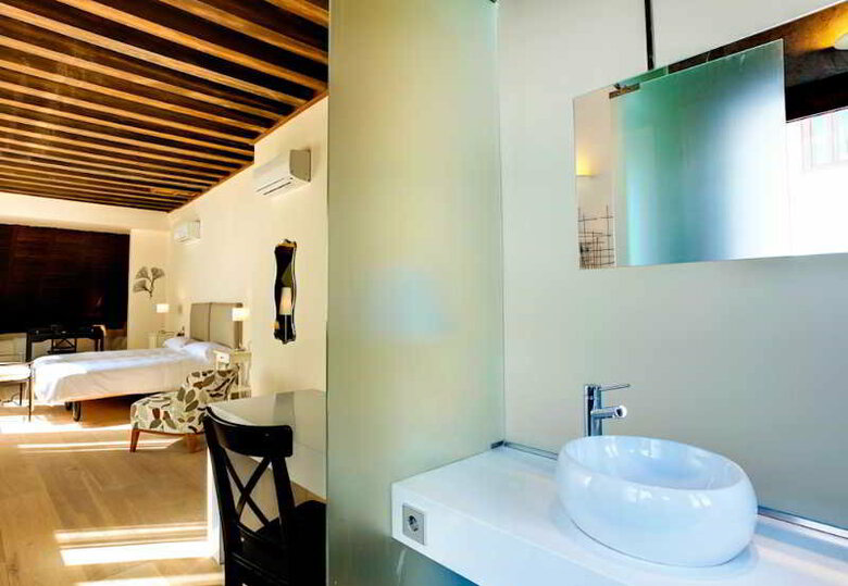 Aparthotel Elvira Suites
